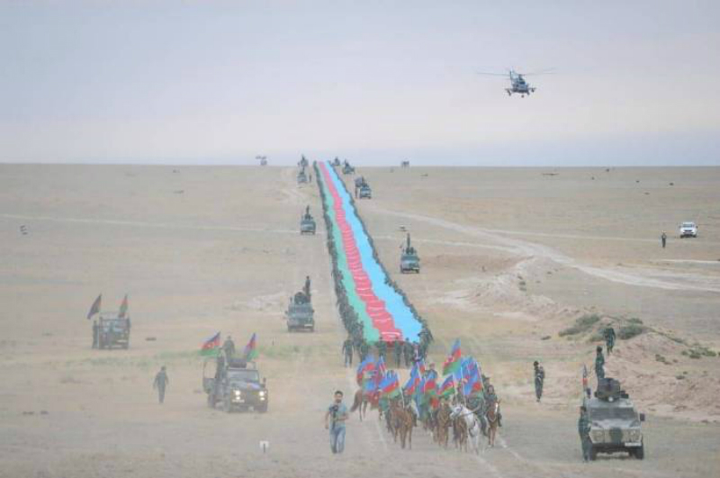 Ադրբեջանի սահմանապահ զորքերը 5 կմ 100մ երկարությամբ Ադրբեջանի դրոշը սկսել են անցկացնել սահմանով