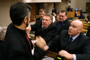 Թեժ ծեծկռտուքներ՝ քաղաքական գործիչների միջև (լուսանկարներ)