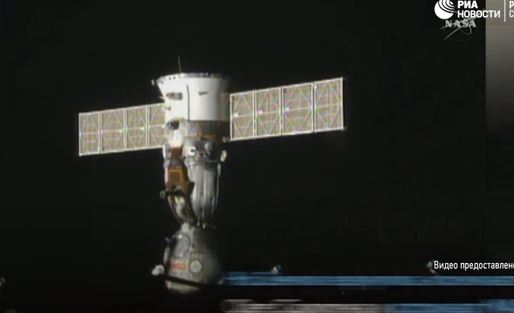Кадры расcтыковки от МКС и приземления последнего корабля серии 