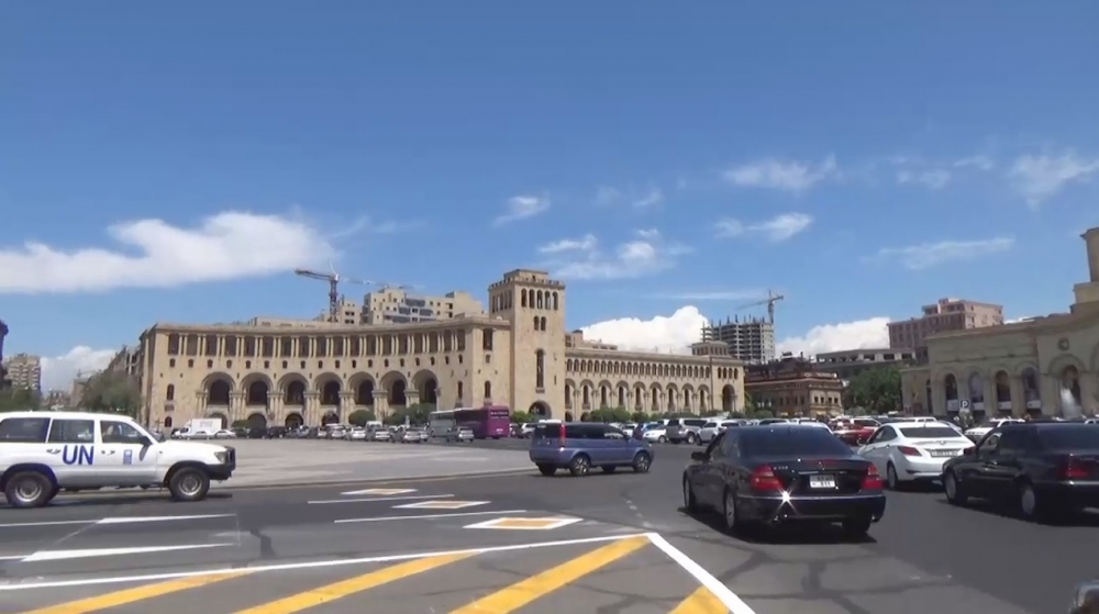 На площади Республики изменены Правила дорожного движения (видео)