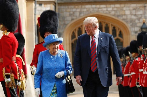 Էլիզաբեթ II թագուհին Թրամփի հետ հանդիպմանը ներկայացել է Օբամաների նվիրած կրծքազարդով