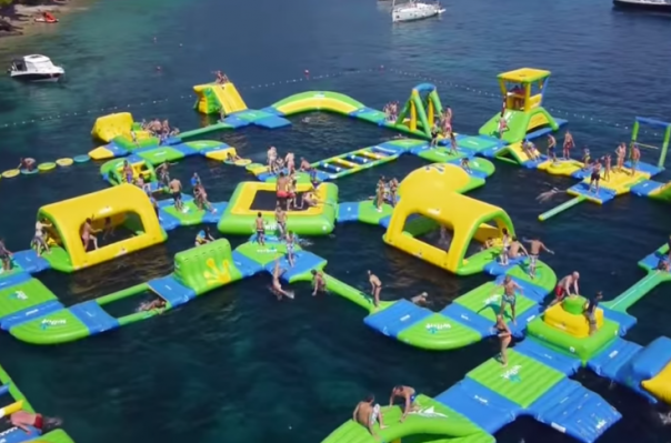 Գերմանացիները ջրի վրա լողացող հսկայական խաղահրապարակ են կառուցել (տեսանյութ)