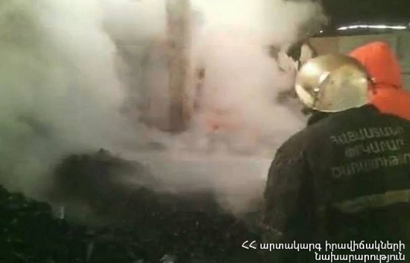 Վանաձորի ավտոտնակներից մեկում 6 հատ սառնարան եւ կահույք է այրվել