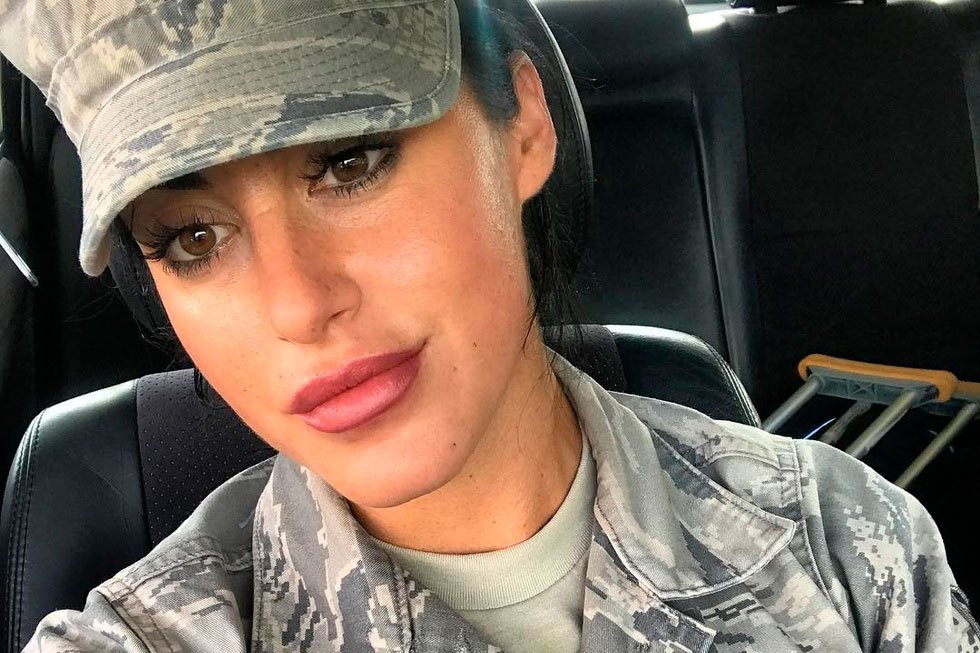 Զինվորական կինը թողել է ծառայությունը՝ Instagram-ում գումար աշխատելու համար