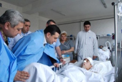 ՀՀ առողջապահության նախարար Արմեն Մուրադյանն այցելեց զինվորական հոսպիտալում բուժվող զինծառայողներին. վիրավորների առողջական վիճակում կա դրական շարժընթաց