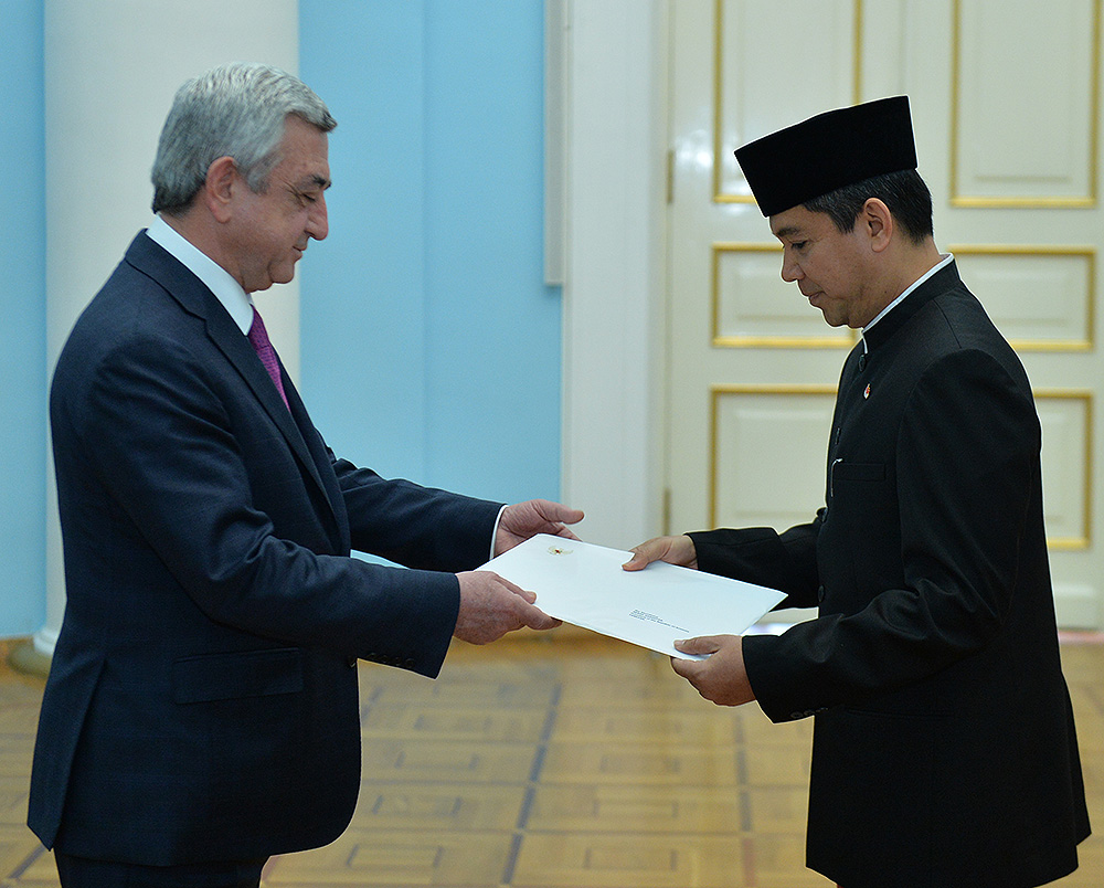 Президенту свои верительные грамоты вручил новоназначенный посол Республики Индонезия в РА Юдди Криснанди