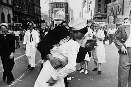 Умерла медсестра с фотографии «Поцелуй на Таймс-Сквер»