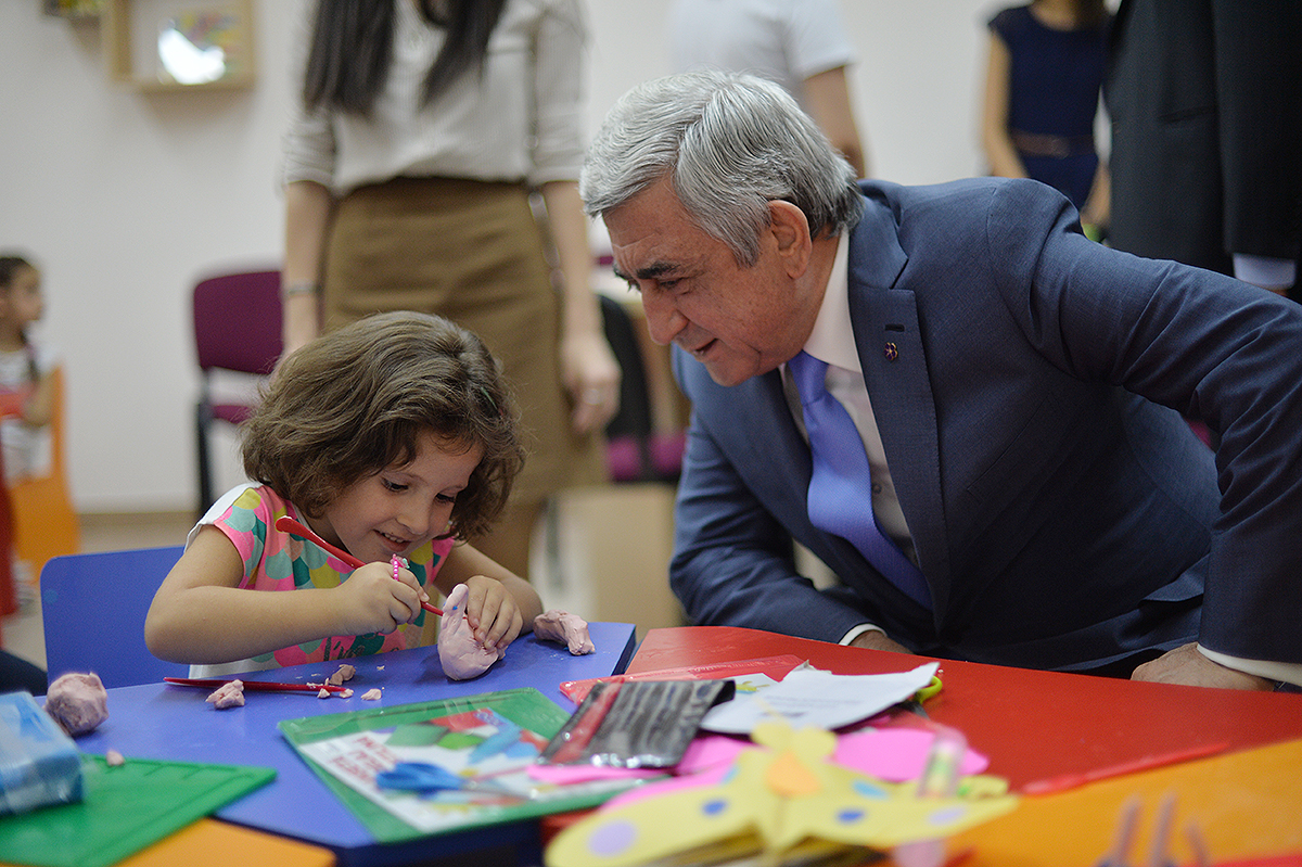 Президент присутствовал на открытии детского реабилитационного центра