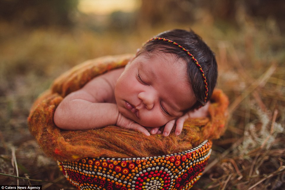 Ֆոտոշարք` նորածին աբորիգենների ու նրանց մայրերի մասնակցությամբ (լուսանկարներ)