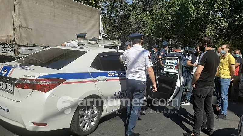 Վազգեն Սարգսյան փողոցից ոստիկանները քիչ առաջ կասկածելի վարքագծով անձի տեղափոխեցին բաժին․ armtimes.com
