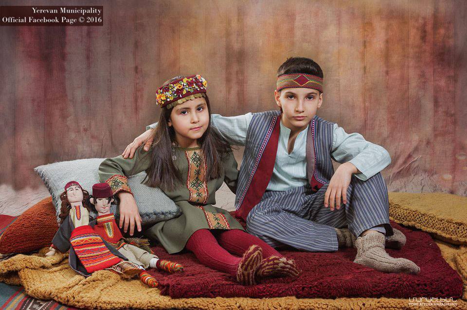 Ереван с детьми. Фотосессия детей в Ереване. Mayr erexa. Ереван фото для детей. Shnic vaxecox erexa.