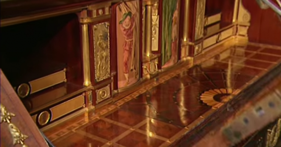 Ինչպիսի՞ տեսք ունի 200-ամյա գրասեղանը (տեսանյութ)