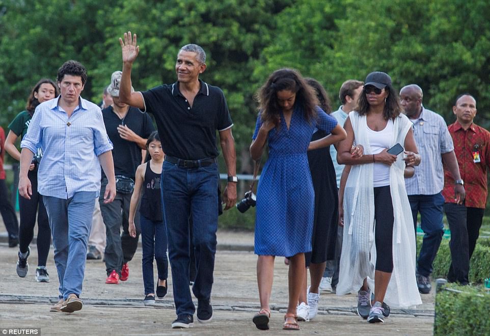 Օբամաներն արևադարձային Բալիից մեկնել են Ճավա (լուսանկարներ)