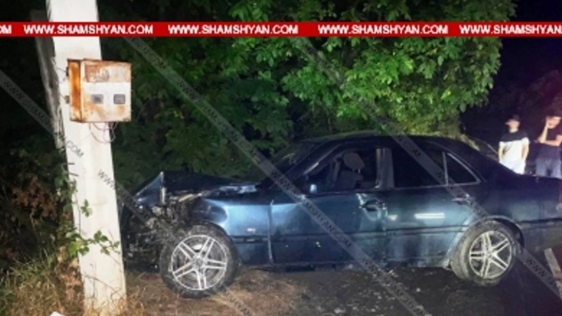 46-ամյա վարորդը Mercedes-ով բախվել է ծառին