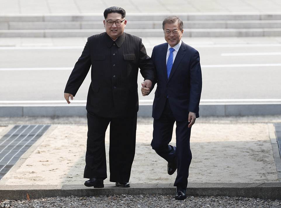 Հյուսիսային և Հարավային Կորեաների ղեկավարները պատմական հանդիպում  են ունեցել (լուսանկարներ)