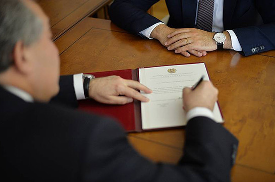 Արմեն Սարգսյանը ստորագրել է կառավարության օպտիմալացման մասին օրենքը