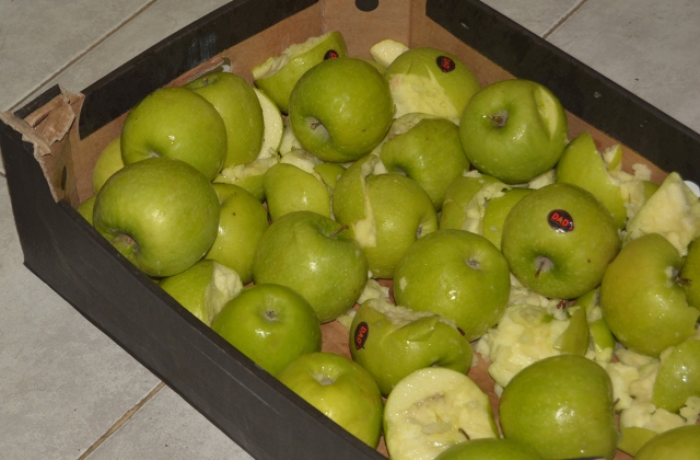 Նախորդ 3 օրերին ՍԱՊԾ-ն իրացման մի շարք կետերում արգելել է ադրբեջանական ծագման խնձորի վաճառքը. շրջայցերը շարունակվում են