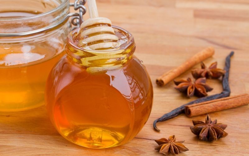 Մեղրի և դարչինի խառնուրդի օգտակար հատկությունները