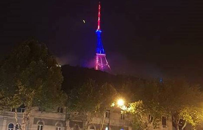 Հայաստանի անկախության տոնի առթիվ Թբիլիսիի հեռուստաաշտարակը լուսավորվել է հայոց եռագույնով