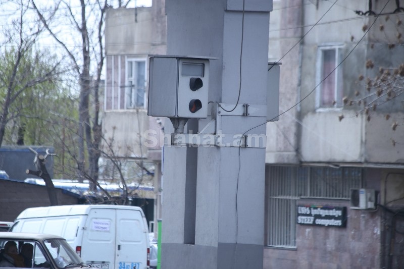 Երևանում կոտրել են միանգամից մի քանի արագաչափ. Shamshyan.com