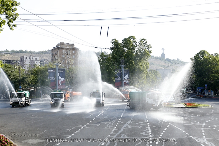 «Երևանյան ամառ 2017». ջրցան մեքենաների շքերթ՝ նվիրված Վարդավառի տոնին