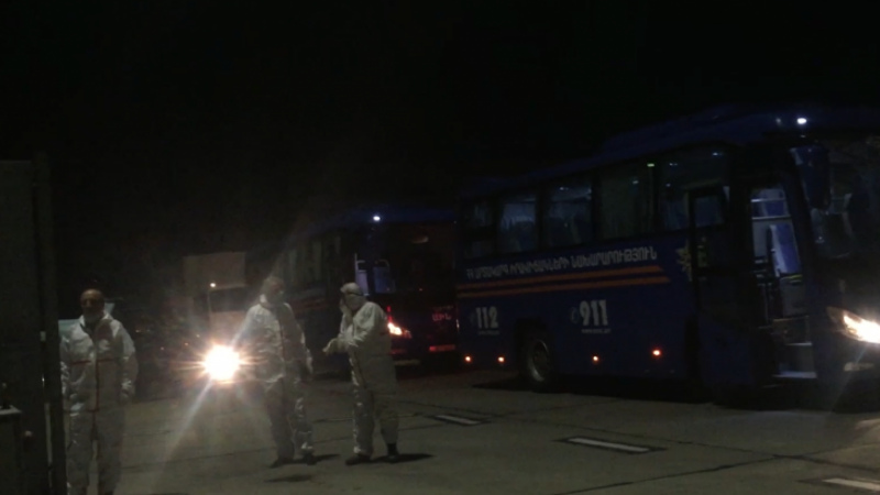 Ապրիլի 6-ի լուսադեմին ՀՀ ժամանած ուղևորները Զվարթնոց օդանավակայանից ԱԻՆ ավտոբուսներով մեկուսացման վայրեր են տեղափոխվել