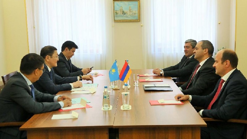 Արթուր Դավթյանը Մինսկում հանդիպել է  Ղազախստանի գլխավոր դատախազի հետ