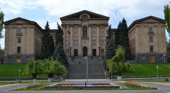 В кулуарах власти главной темой является вопрос председателя и заместителей председателя НС Армении. «Грапарак»