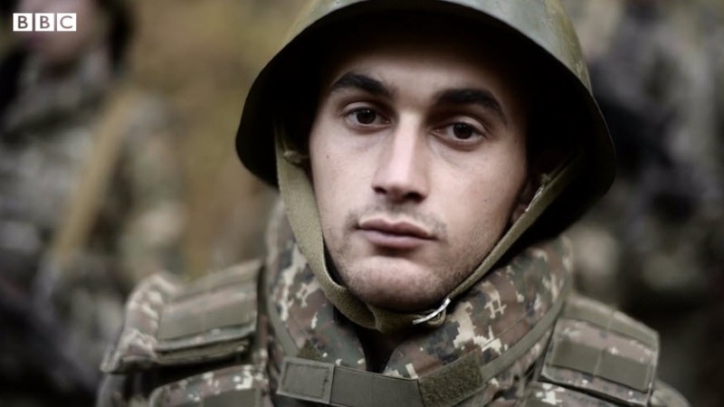 «Պատերազմը մտել է բոլորի ընտանիքներ». BBC-ի ֆիլմը ռազմաճակատի հայ զինվորի ու նրանց մայրերի մասին (տեսանյութ)
