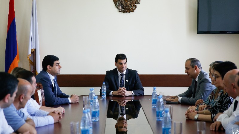 Հրաչյա Սարգսյանը ներկայացրել է Նոր Նորք վարչական շրջանի նոր ղեկավարին
