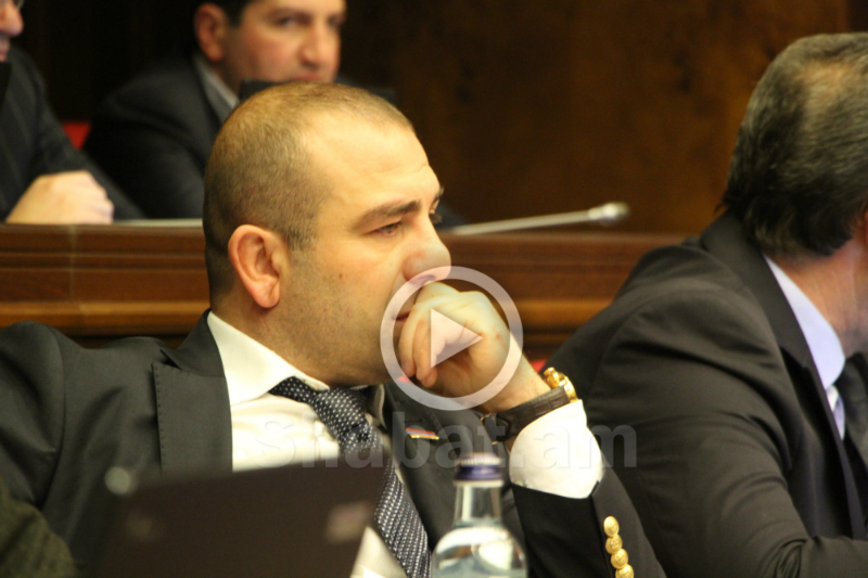 Базмасер Аракелян опровергает: избиения не было (видео)