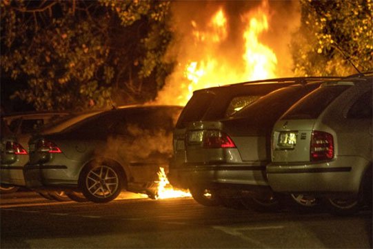 Շվեդիայում այս գիշեր տասնյակ ավտոմեքենաներ են այրվել անհայտ պատճառով