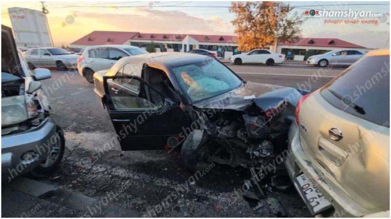 Երևանում Mercedes-ը բախվել է բեռնատարին, ապա 5 Nissan-ի