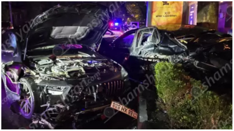 Երևանում «Mercedes»-ը բախվել է մի քանի այլ մեքենայի. տուժածներից մեկը հեռուստահաղորդավար է