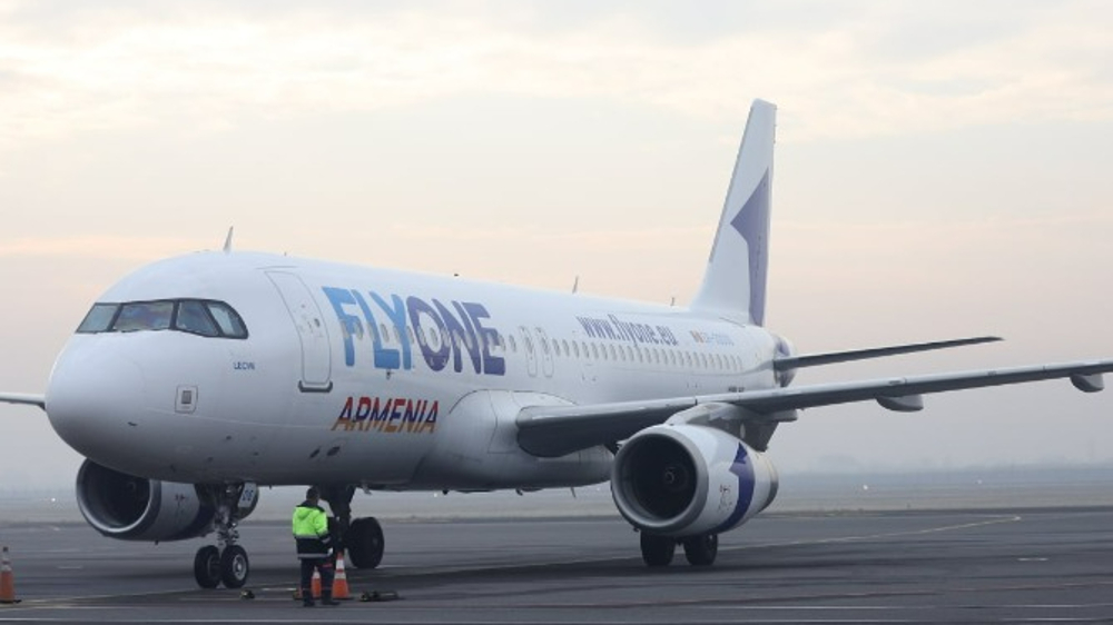 Рейс стамбул ереван. Авиакомпания flyone Armenia. Flyone Armenia самолеты. Flyone Armenia логотип. Самолёт Ереван Лион.