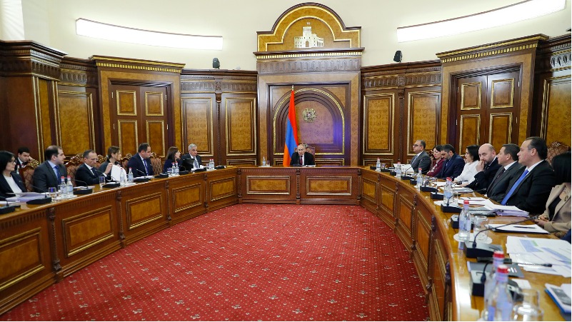 Վարչապետի գլխավորությամբ տեղի է ունեցել խորհրդակցություն (լուսանկարներ)