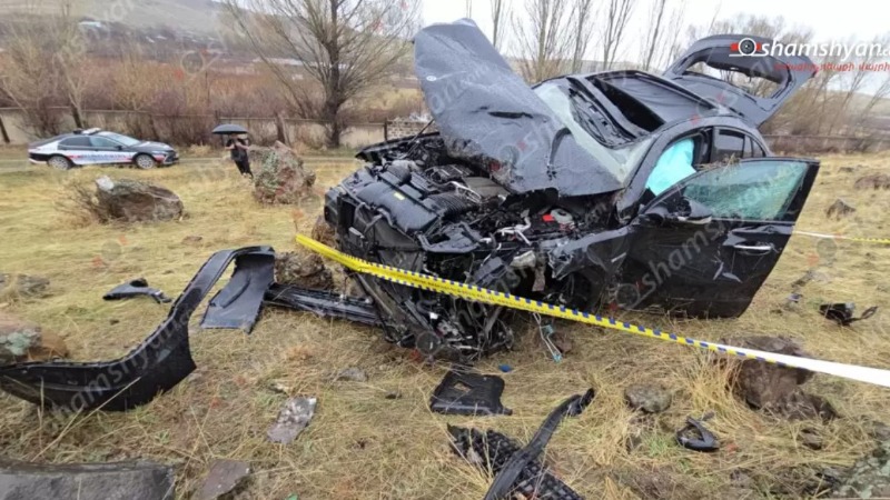 Երևան-Սևան ավտոճանապարհին «Mercedes GLE»-ն դուրս է եկել երթևեկությունից, շրջվել և ընկել ձորում. կան տուժածներ