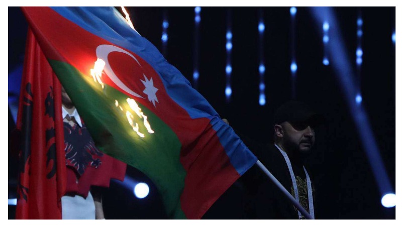 Ծանրամարտի ԵԱ բացման արարողության ժամանակ ոճաբան Արամ Նիկոլյանը փորձել է այրել Ադրբեջանի դրոշը