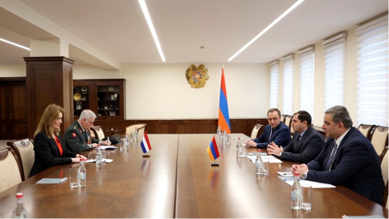 Պապիկյանը, Նիդերլանդների դեսպանն ու պաշտպանական հարցերով կցորդը քննարկել են տարածաշրջանային հարցեր