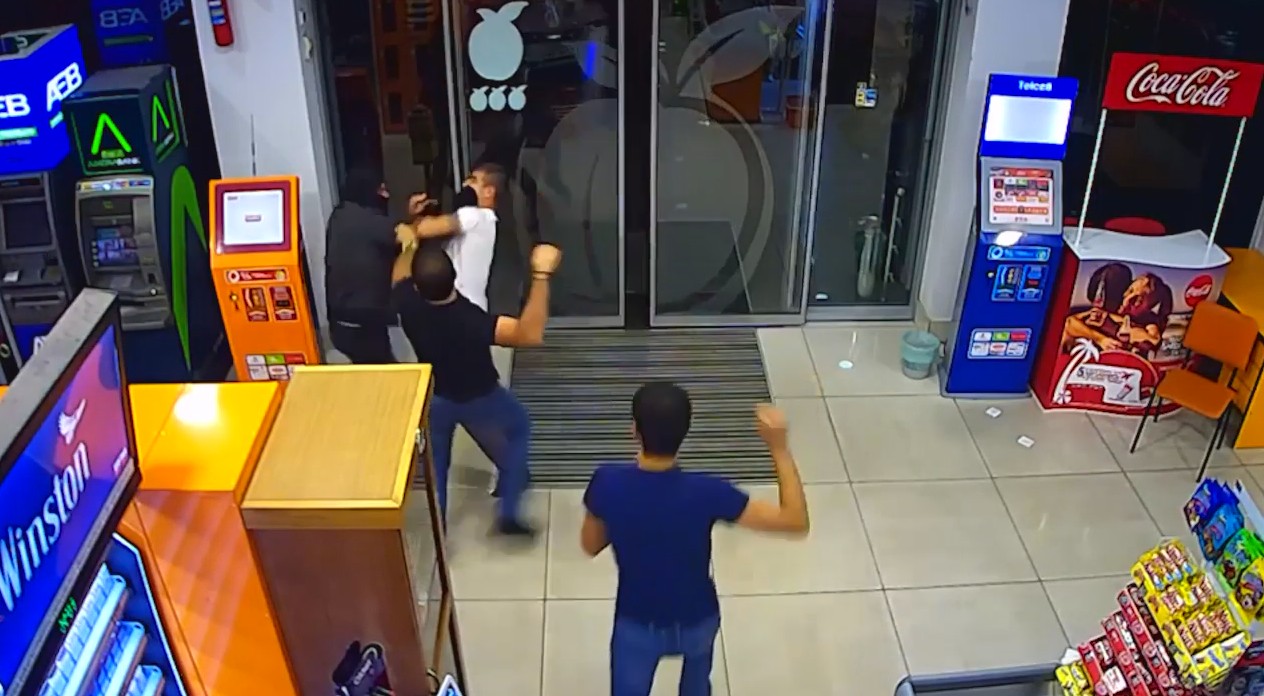 Полиция опубликовала запись грабежа в супермаркете «Циран» 