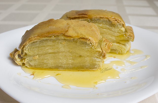 Յուղաթերթ. հայկական շերտավոր թխվածքաբլիթ