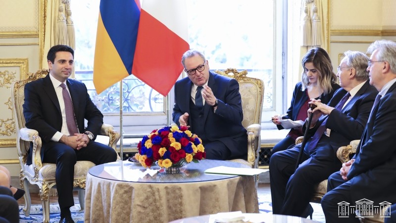 Ալեն Սիմոնյանի գլխավորած պատվիրակությունը Փարիզում հանդիպել է Ֆրանսիայի ԱԺ նախագահ Ռիշար Ֆեռանի հետ