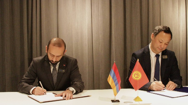 Հայաստանի և Ղրղզստանի ԱԳ նախարարները ստորագրել են երկու երկրների միջև 2022-2024թթ. համար համագործակցության ծրագիրը (տեսանյութ) 