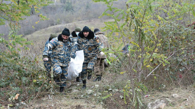 Արցախա-ադրբեջանական կողմերը շարունակում են զոհված զինծառայողների մարմինների որոնման և երկուստեք փոխանակման աշխատանքները (լուսանկարներ)