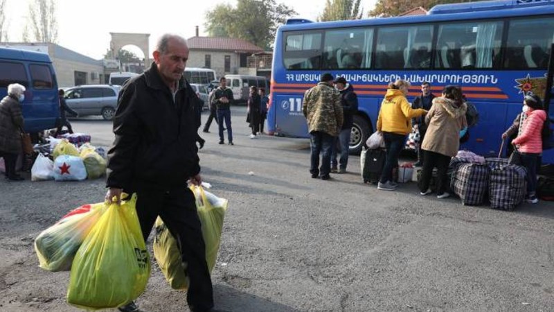 Ռուս խաղաղապահների ուղեկցությամբ Ստեփանակերտ է վերադարձել ևս 2100 փախստական