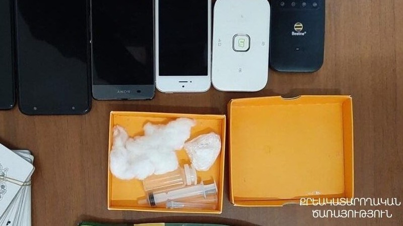 «Արմավիր» ՔԿՀ-ում երկու խորդանոցներում պատրաստված թաքստոցներից հայտնաբերվել են արգելված իրեր
