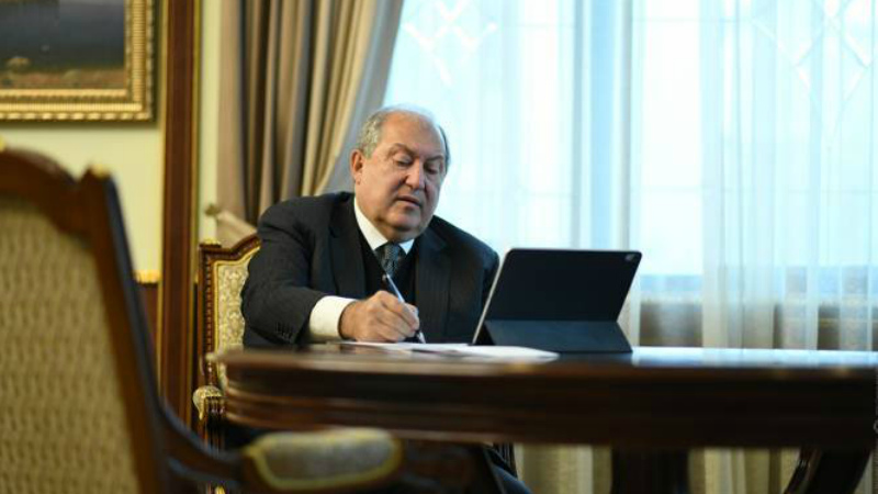 Նախագահի հրամանագրով Արմեն Մարտիրոսյանը հետ է կանչվել մի քանի երկրներում դեսպանի պաշտոնից