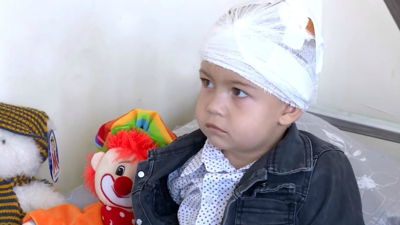 Մարտունի քաղաքում ծանր ռմբակոծությունից հետո վիրավորված 2-ամյա Արծվիկի մոտ դրական դինամիկա կա