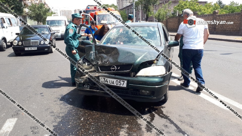 Երևանում բախվել են Opel Vectra-ն ու Opel Zafira-ն. կա վիրավոր