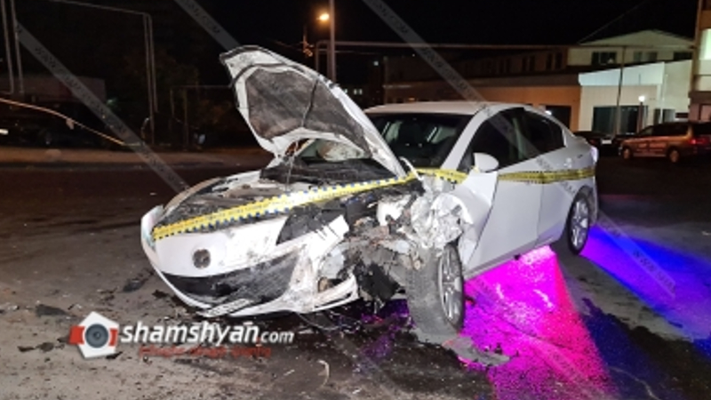 Երևանում բախվել են Mazda-ն ու Opel-ը. 3 վիրավորներից մեկին ավտոմեքենայից դուրս են բերել փրկարարները